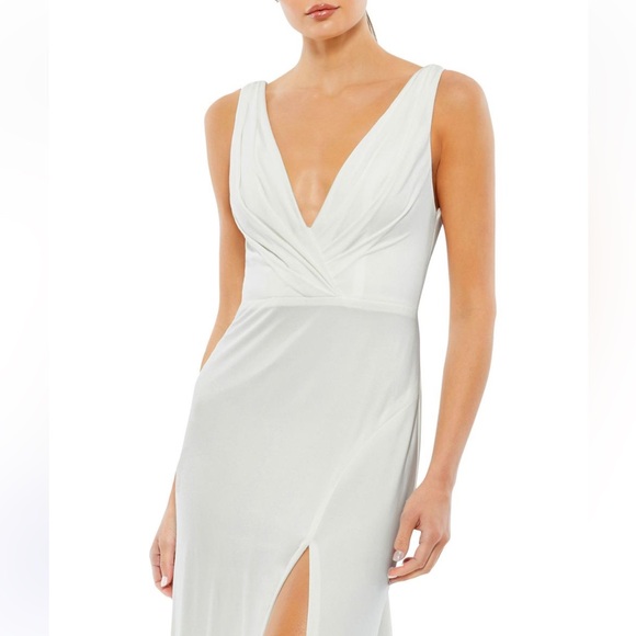 MAC DUGGAL white Sleeveless V Neck Jersey Gown - Picture 3 of 5